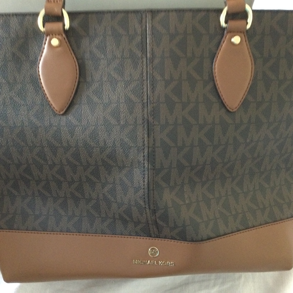 Michael Kors Signature Beth Tote